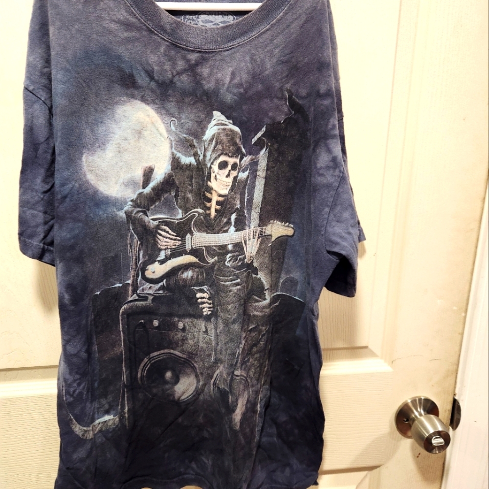 Skeleton Guitarist Graphic Tee